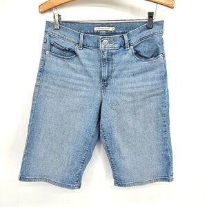 Levis Classic Bermuda Light Wash Jean Shorts Womens Size 29